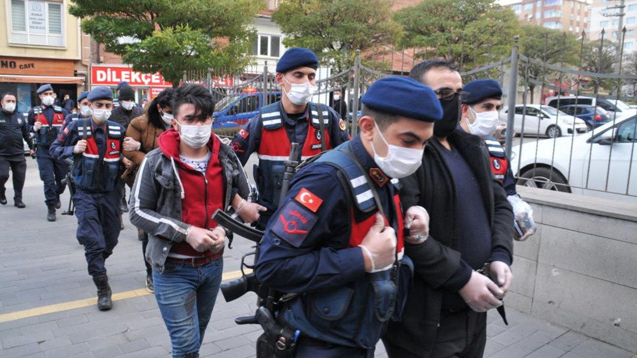 Define ararken 25'er yıl hapse mahkum oldular