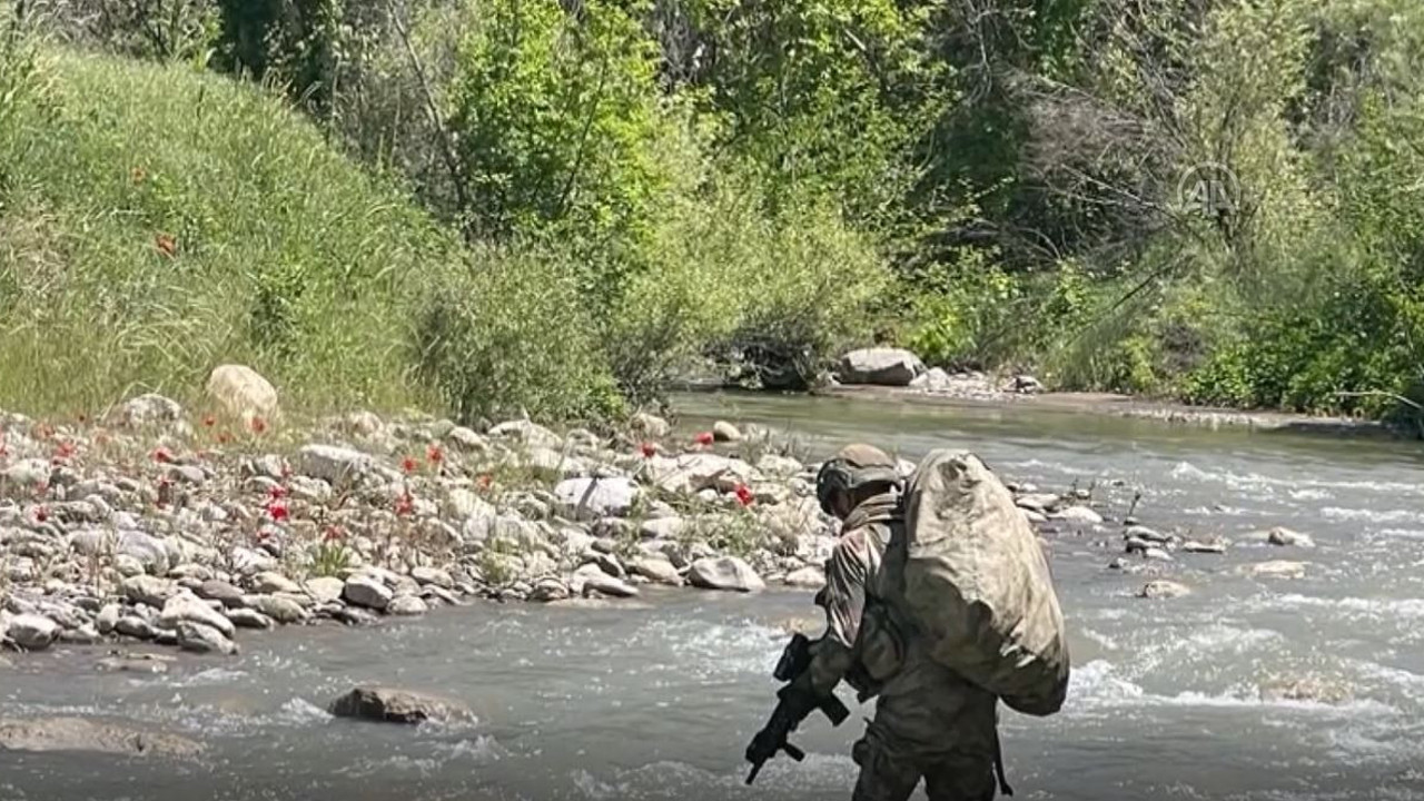 PKK'lı teröristlere ait çok sayıda silah ve mühimmat ele geçirildi