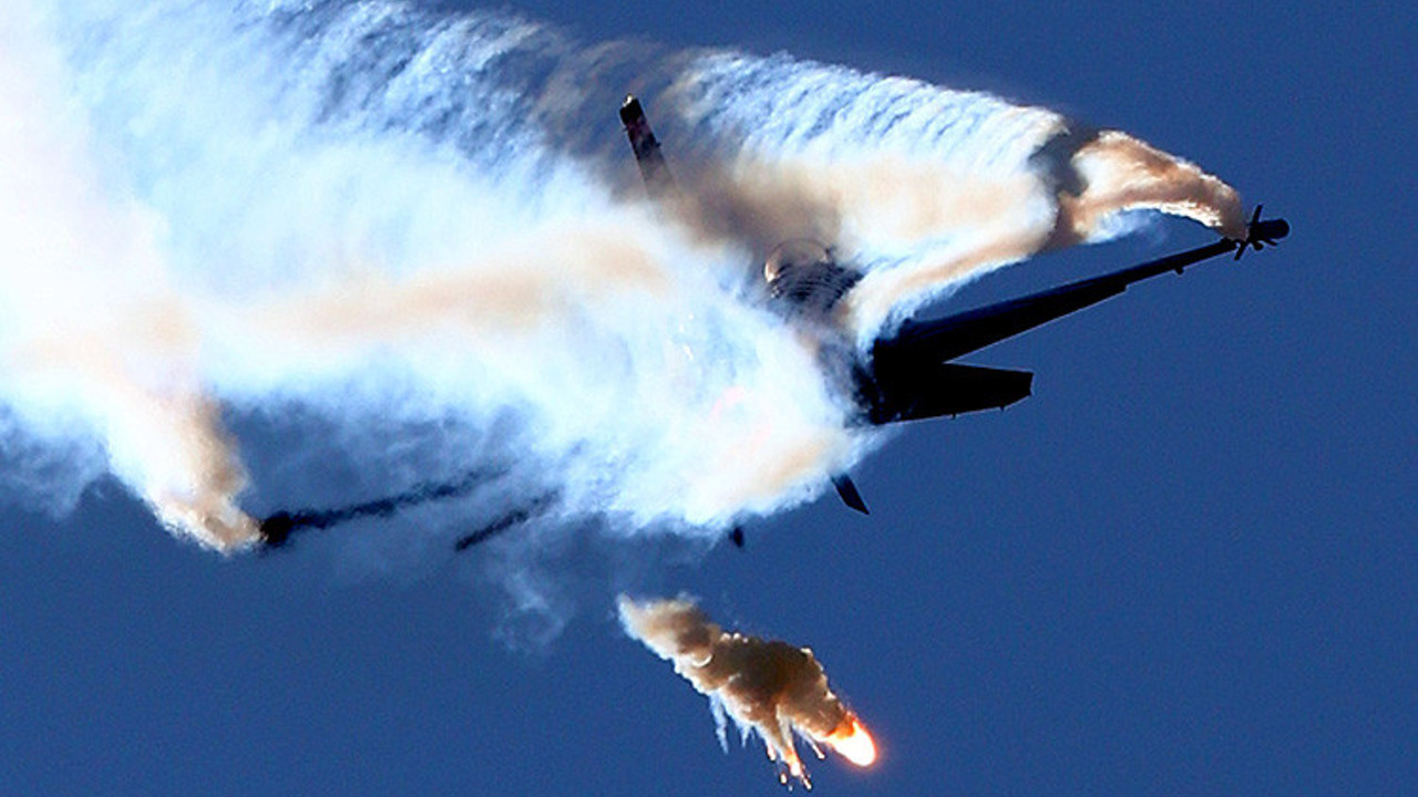 Solo Türk'ten muhteşem görüntüler İşte ''Kobra Manevrası''