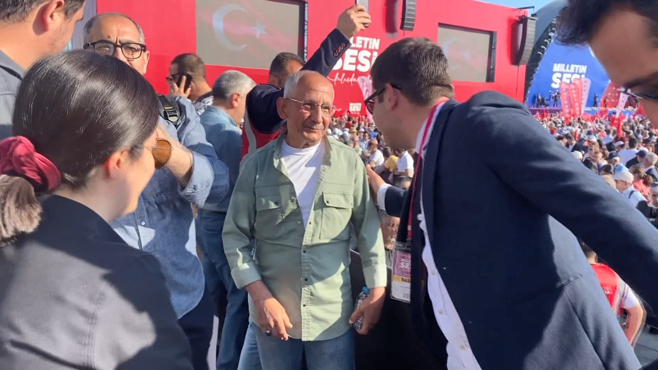Miting alanındaki vatandaş Kılıçdaroğlu'na benzerliğiyle dikkat çekti
