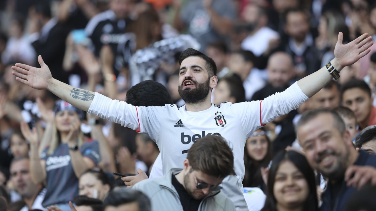 Beşiktaş'ta şok protesto: Yönetim istifa