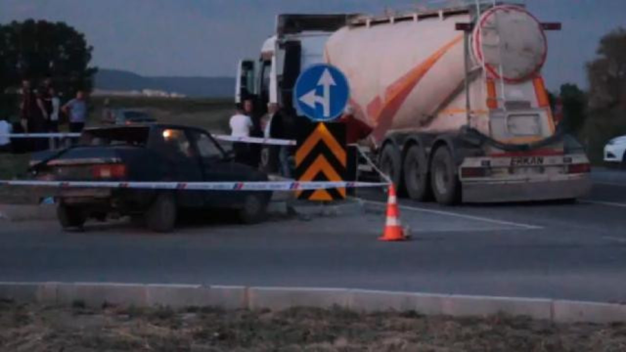 Kütahya'da tankerle otomobil çarpıştı: 1 ölü, 4 yaralı