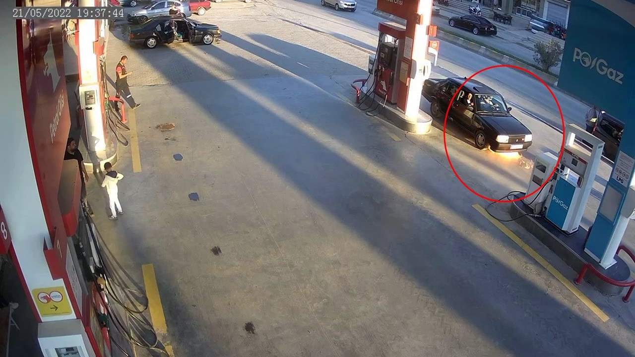 Az kalsın kıyameti yaşayacakları. Benzin istasyonunda yangın paniği kamerada