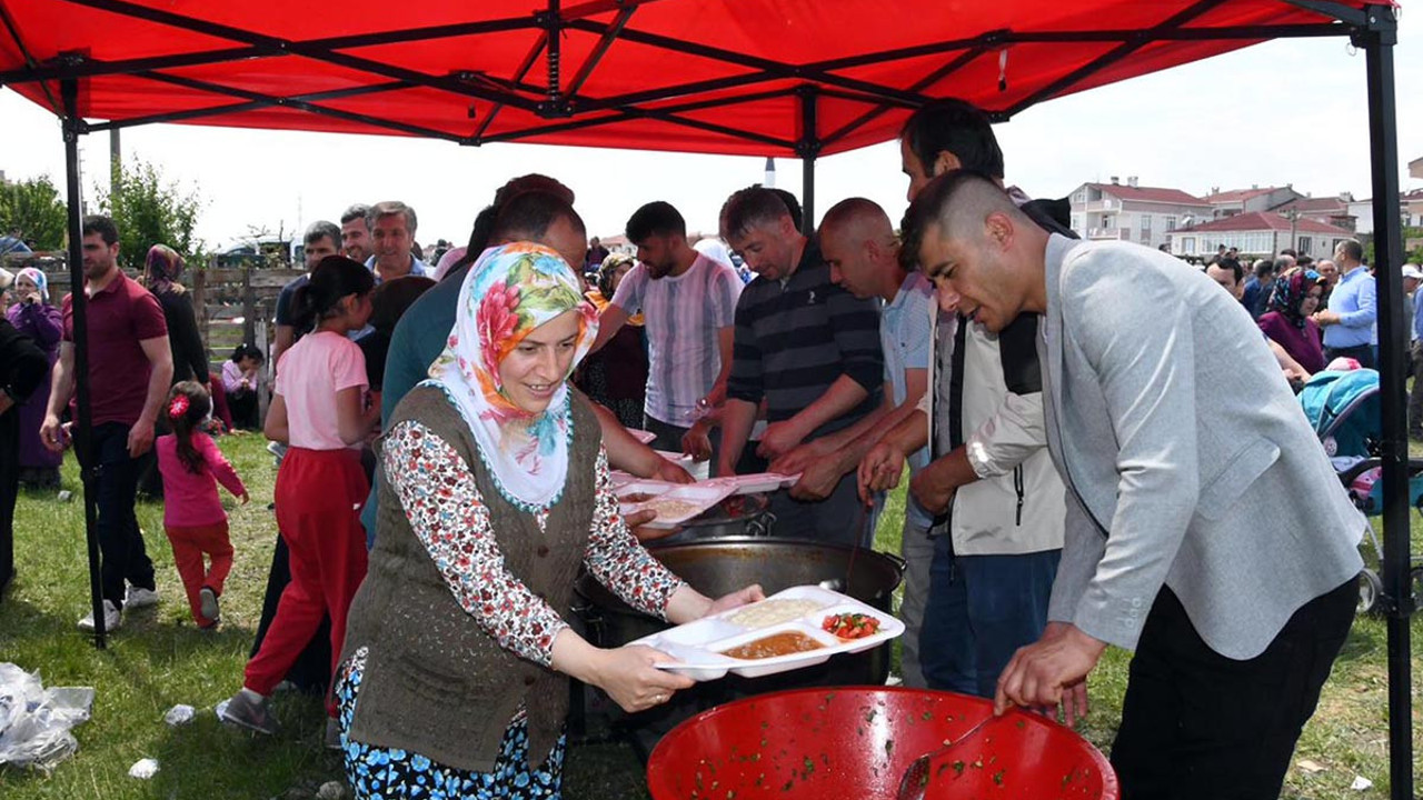 Bolluk Şenliği'nde 10 ton keşkek dağıtıldı