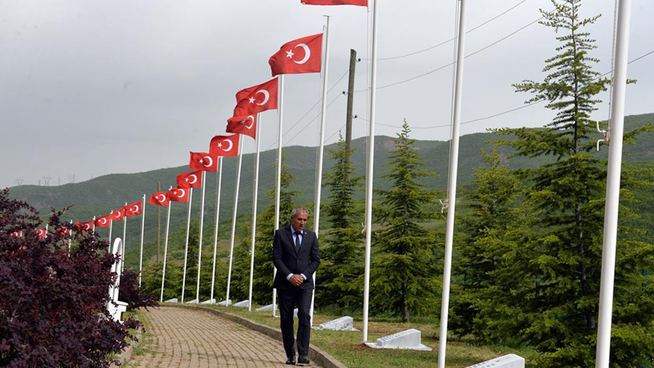 Şehit 33 askerin anıtına 29'uncu yıl dönümünde ziyaret