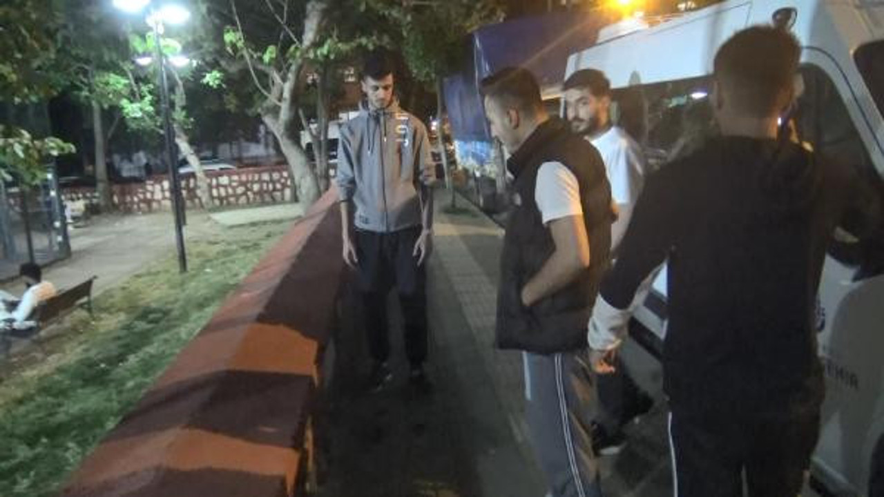 Sırtına saplanan zıpkınla ambulans bekledi