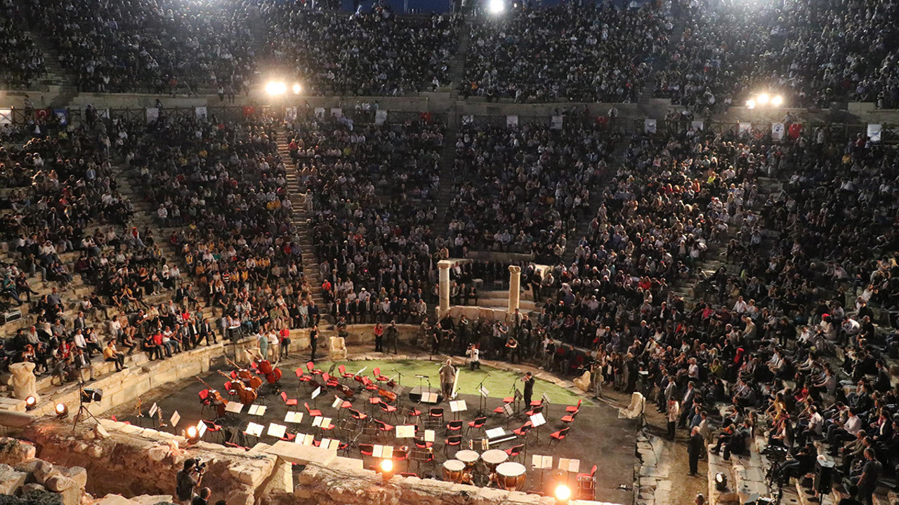 Antik tiyatro 1690 yıl sonra tekrar halkla buluştu