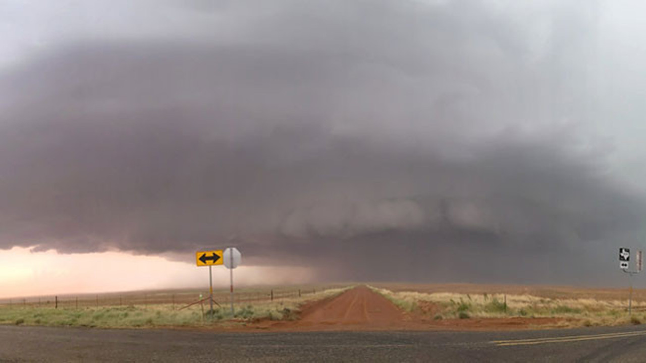 Korku filmi gibi... 30 dakika süren dev hortum! Dışarı çıkmayın uyarısı geldi