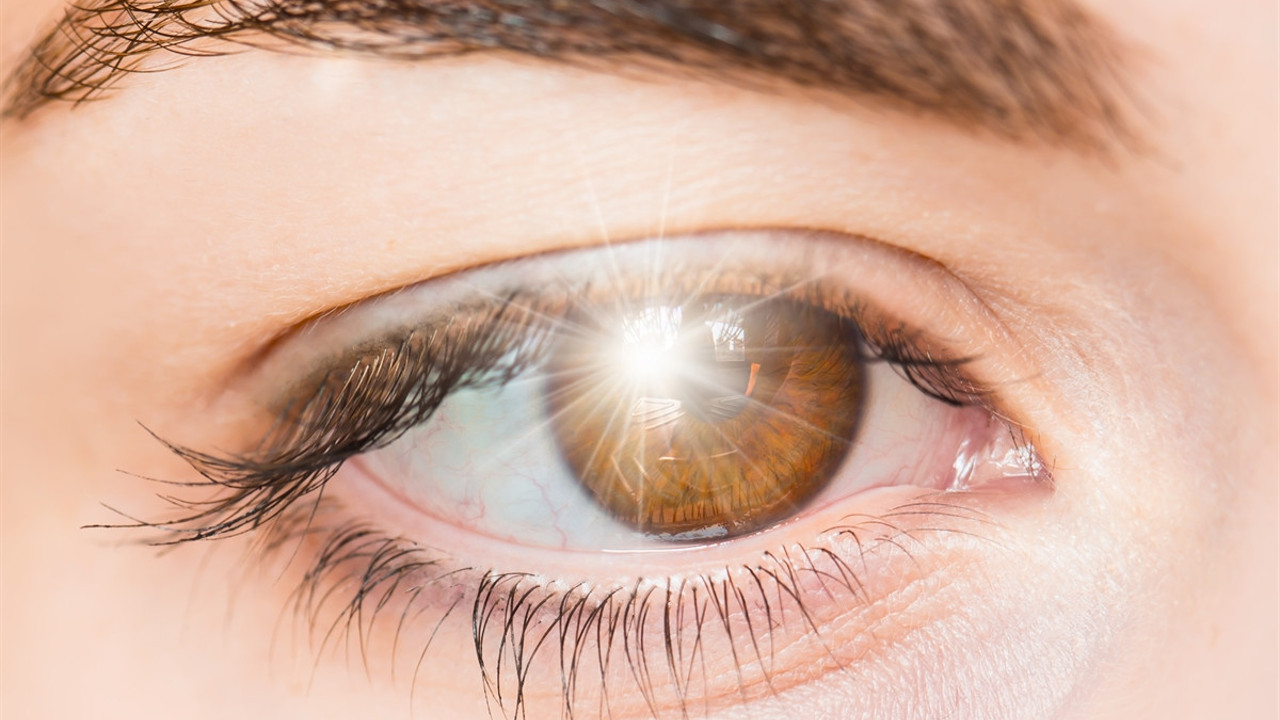 Op.Dr. Babaei: Göz içinde ışık çakması ciddi hastalıkların habercisi olabilir
