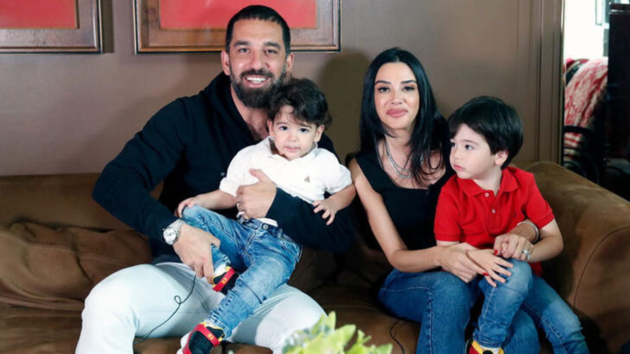 Arda Turan futbolu bırakıyor mu? Açıkladı ve eşini işaret etti