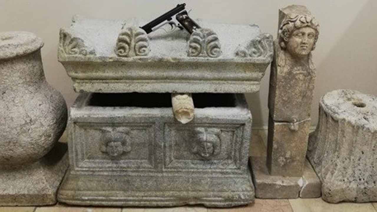 Müze gibi eve baskın