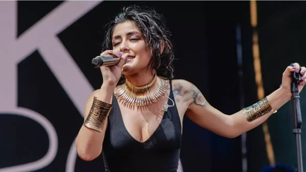 Isparta konseri iptal edilen Melek Mosso'ya, ünlülerden destek mesajlları yağmaya başladı