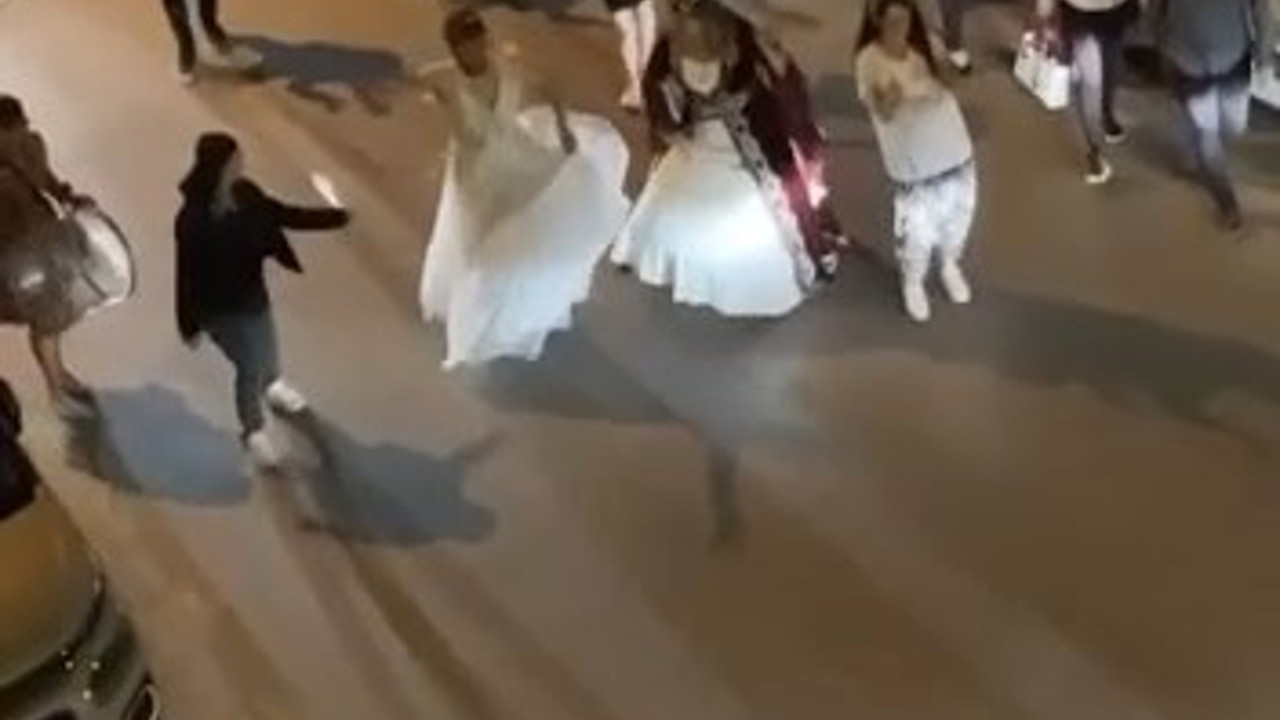 Sakallı gelin mutluluktan havalara uçtu. Görenler donup kaldı. Gerçek sonradan anlaşıldı