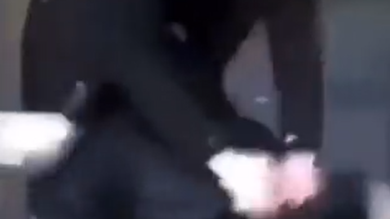 İsveç'te bir grup mülteci genç kızı öldüresiye dövdü