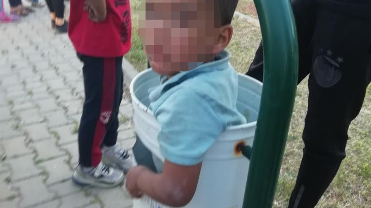 Oyun oynarken çöp kovasına sıkışan çocuk kurtarıldı
