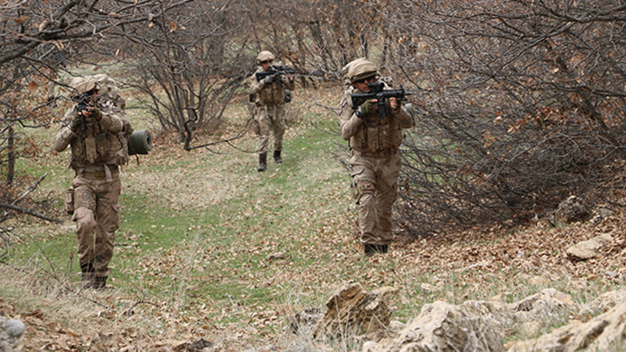 Tunceli'de teröristlerin depo ve sığınağı imha edildi