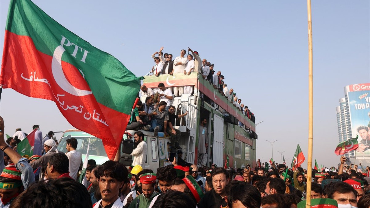 Imran Han, yeni hükümete meydan okudu: 2 milyon insanla İslamabad’a girerim