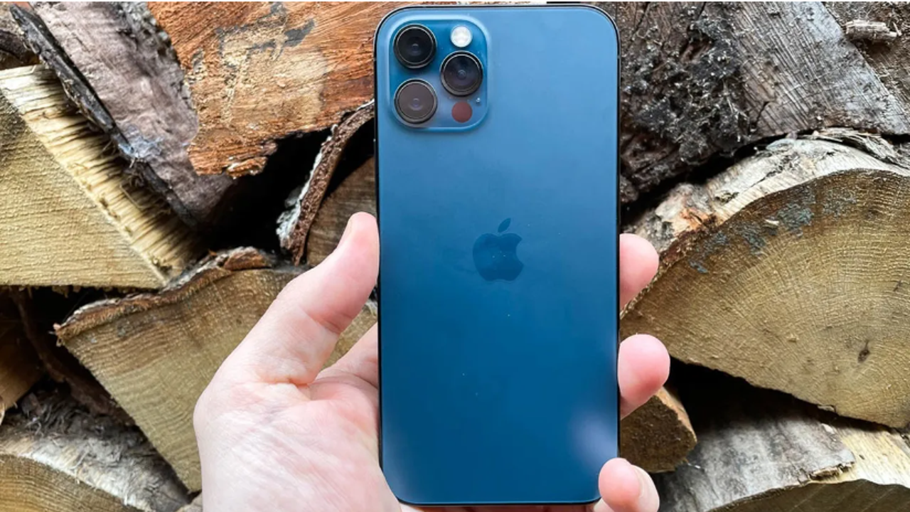 iPhone satışları zirveden düştü. Telefon talebine olan azalmaya dikkat çekti