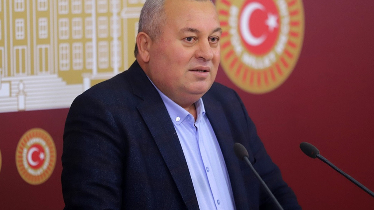 Cemal Enginyurt'tan Melih Gökçek'e çok ağır sözler. Gömleğinin kollarını sıvadı kavgaya hazırlandı