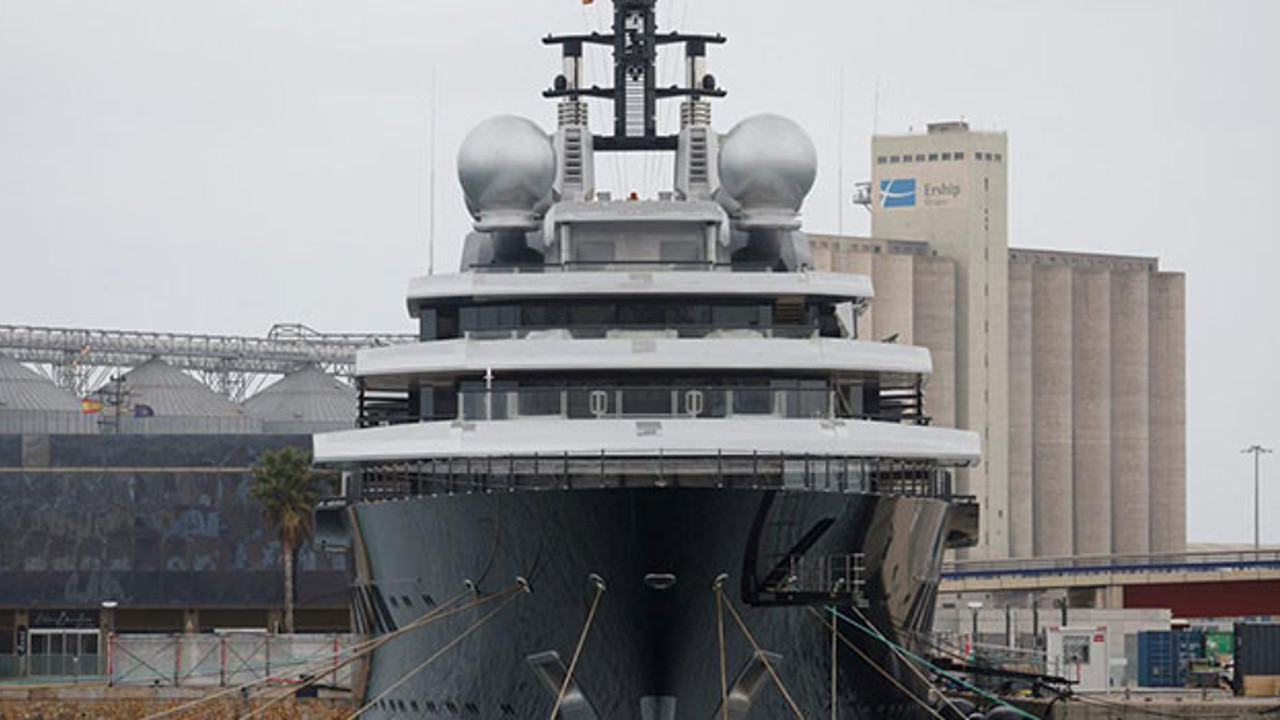 Uyanık oligarkların gizli formülü ortaya çıktı! Ruslar lüks yatları Avrupa'ya yar etmemekte kararlı