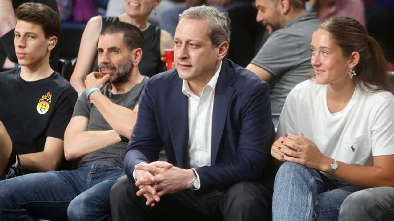 Galatasaray Başkanı Burak Elmas salonu terk etti