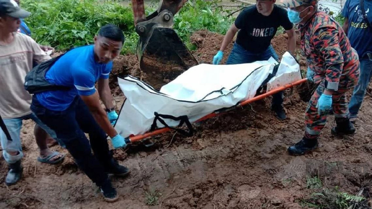 Suyun altından ok gibi fırlayan timsah köprüdeki adamı dişleriyle ikiye böldü