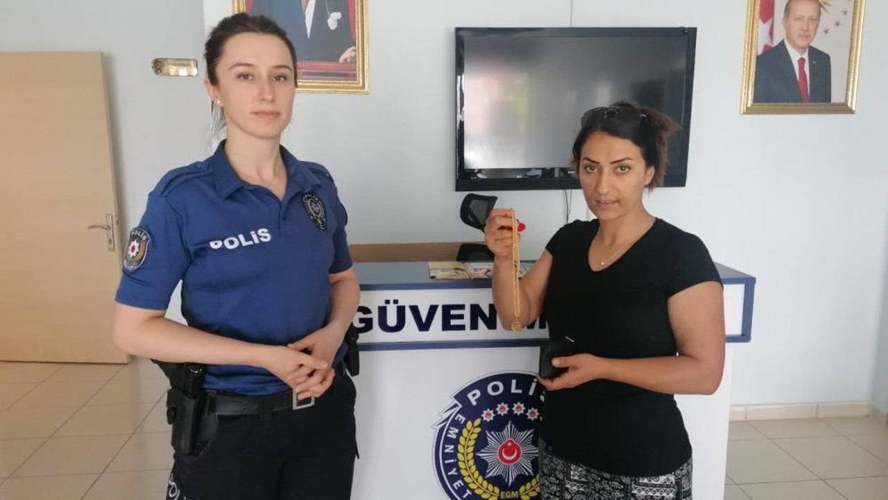 Altın dolu çantasını kaybetti. Getirenlere su bile ısmarlamadı