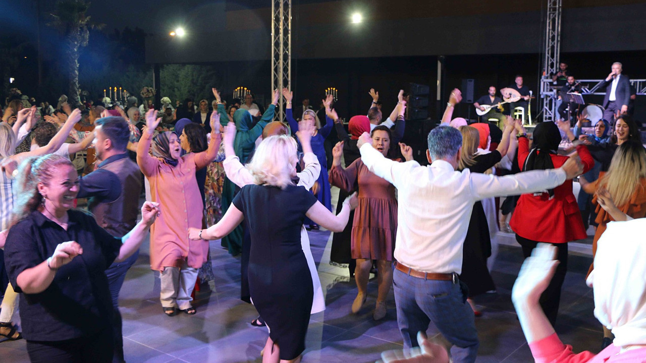 Pandeminin gizli kahramanları moral gecesinde gönüllerince eğlendiler