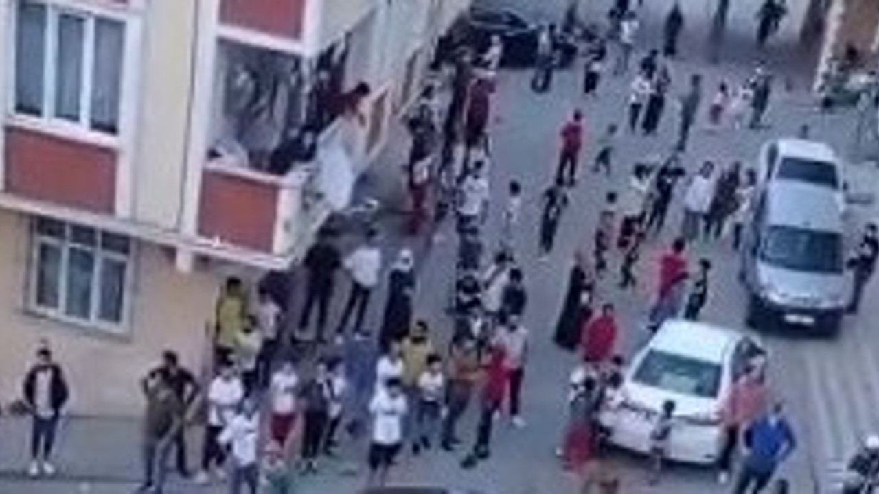 Bir türlü bitmek bilmedi. Gündüz başladılar akşama kadar kavga ettiler