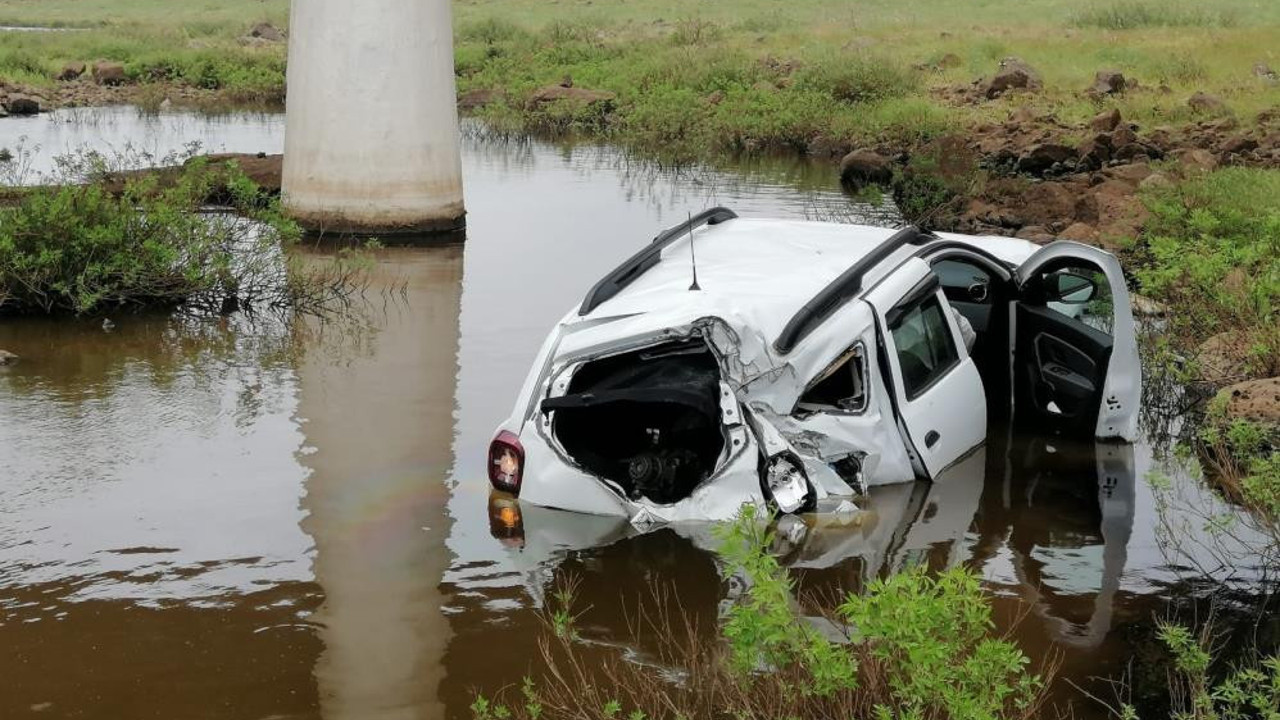Siverek’te otomobil köprüden düştü: 1 yaralı