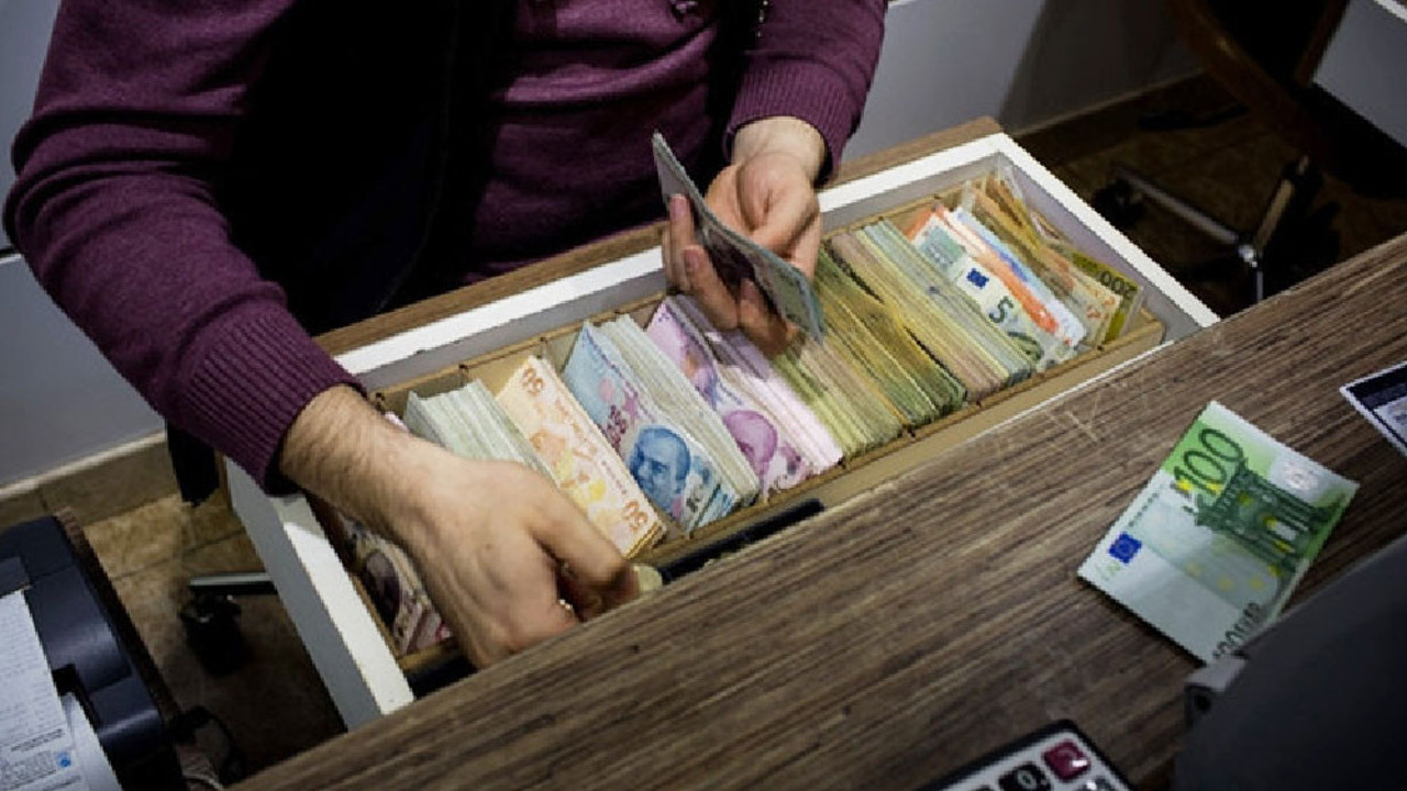 Döviz bürosu yetkilisi müşteriye yanlışlıkla bin avro fazla verdi