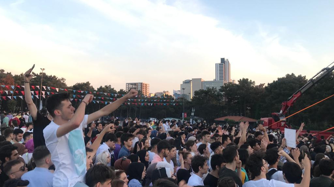 Lise son sınıf öğrencilerine Serdar Ortaç'la sınav morali