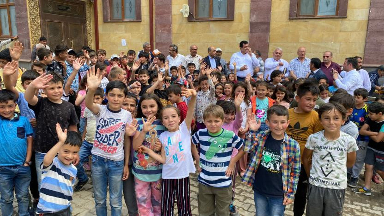 AKP uzaya insan göndermekten bahsediyor ama Sivas'ta 450 çocuk iki haftadır okula gidemiyor