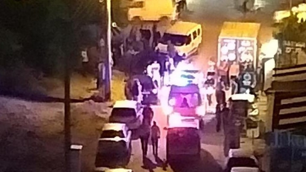 80 kişi birbirine girdi