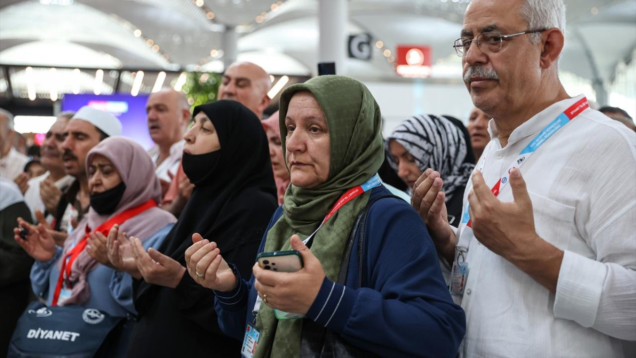 İstanbul Havalimanı'ndan ilk hac kafilesi uğurlandı