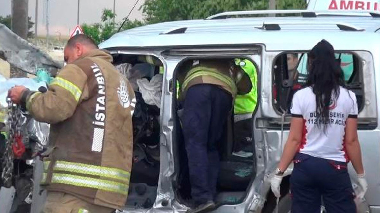 Silivri’de bariyerlere çarpan aracın sürücüsü öldü