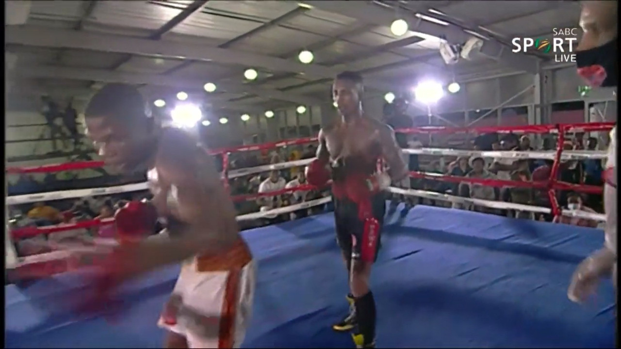 Dayak yiyen boksör kendini kaybedince hayalet rakibiyle dövüşmeye başladı