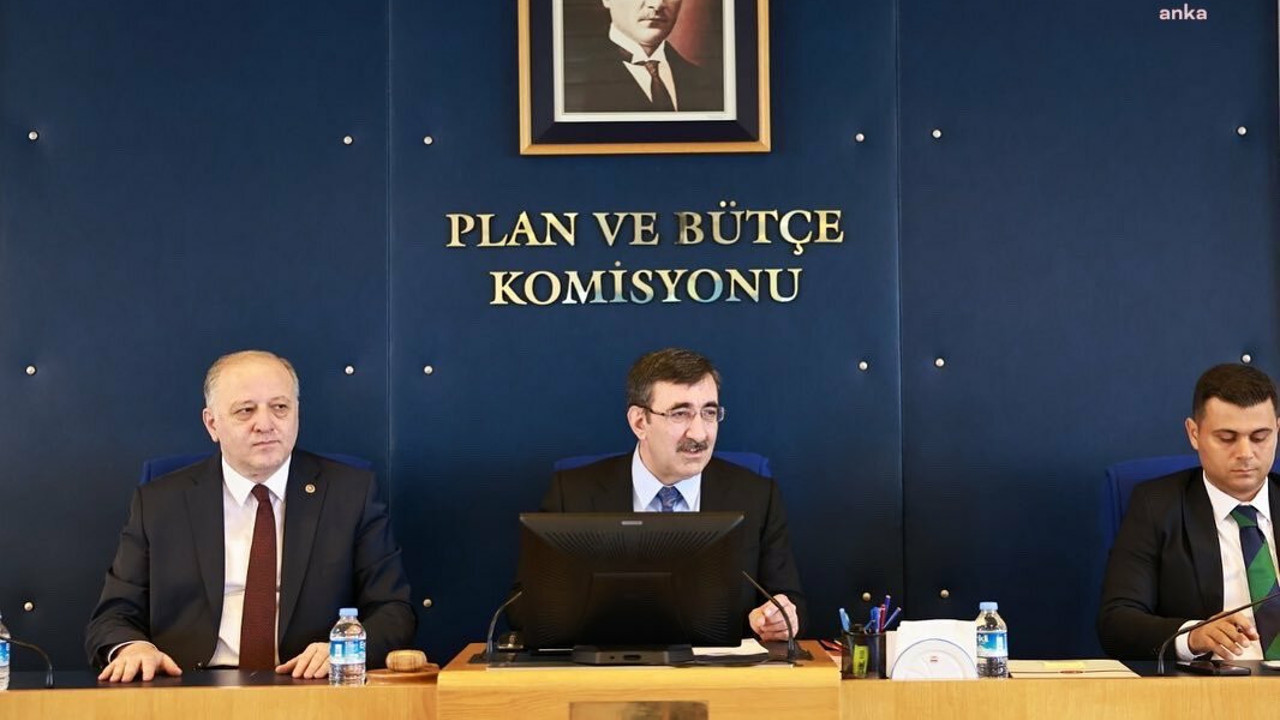 AKP'li başkan sürtüğün hakaret olduğunu kabul etti. Cumhurbaşkanı Erdoğan sürtük demişti