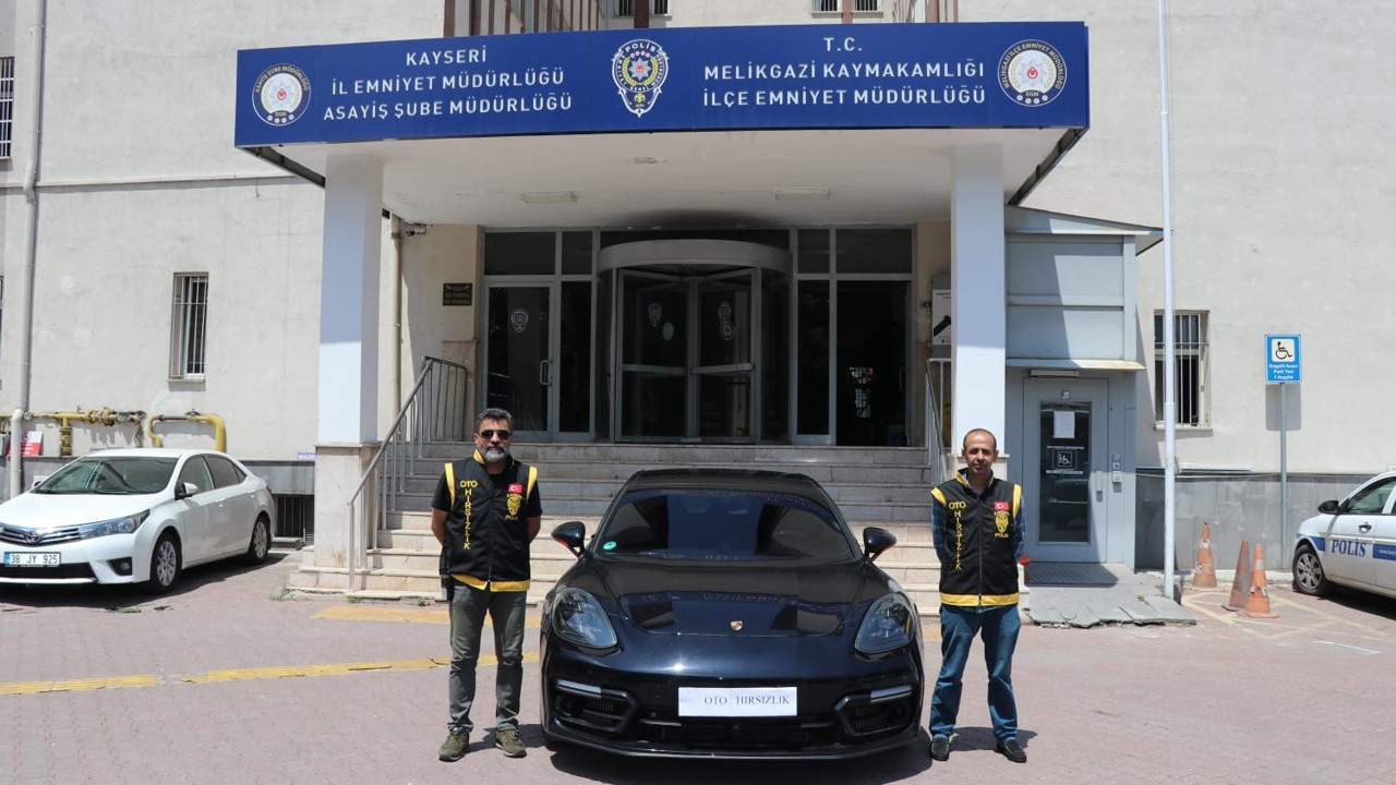 Çalıntı kaydı bulunan Porsche marka otomobil yakalandı