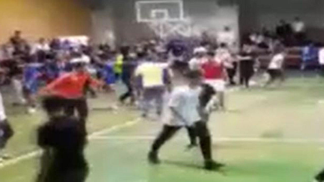 Futsal sahası boks ringine döndü