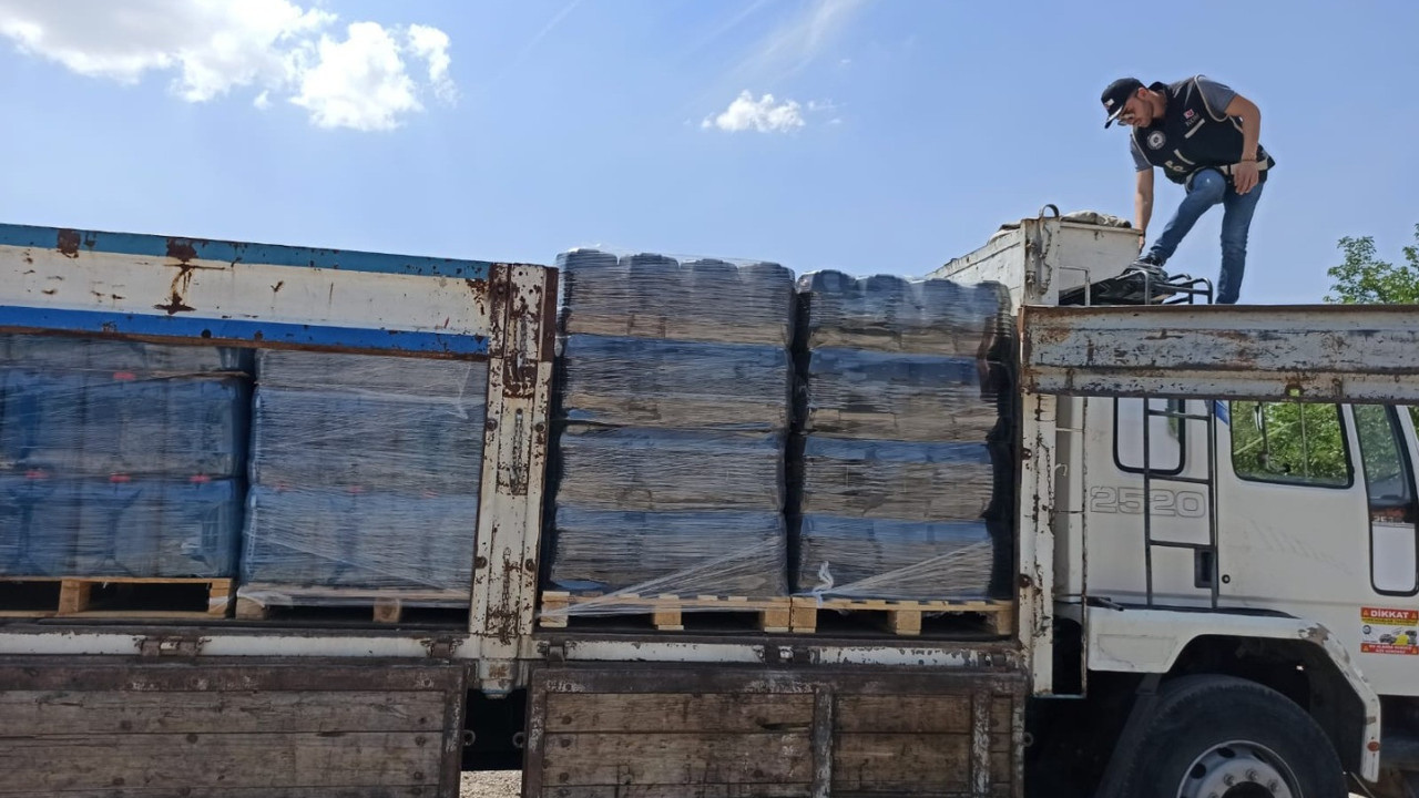 Şüpheli kamyondan 12 bin 535 litre motorin çıktı