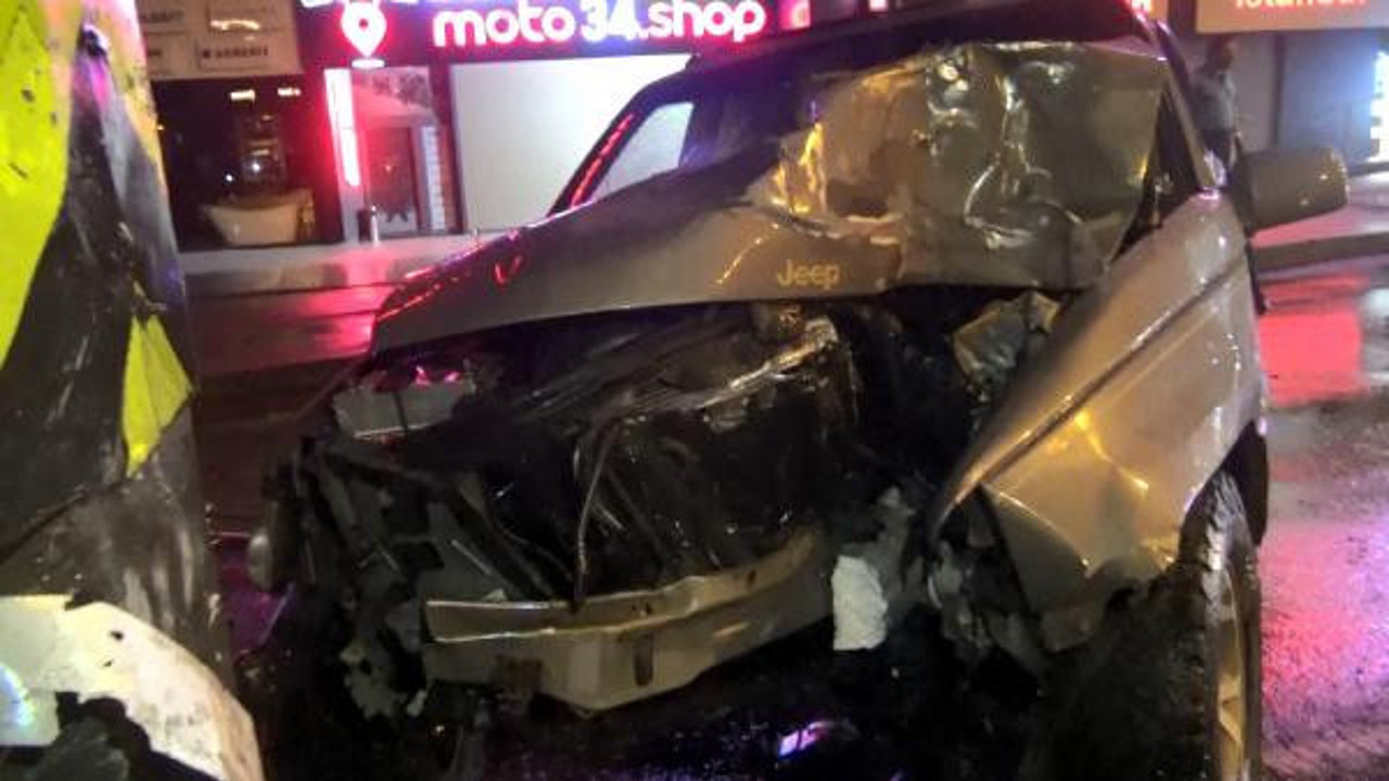 Kontrolden çıkan cipin sürücüsü yön tabelasına çarptı