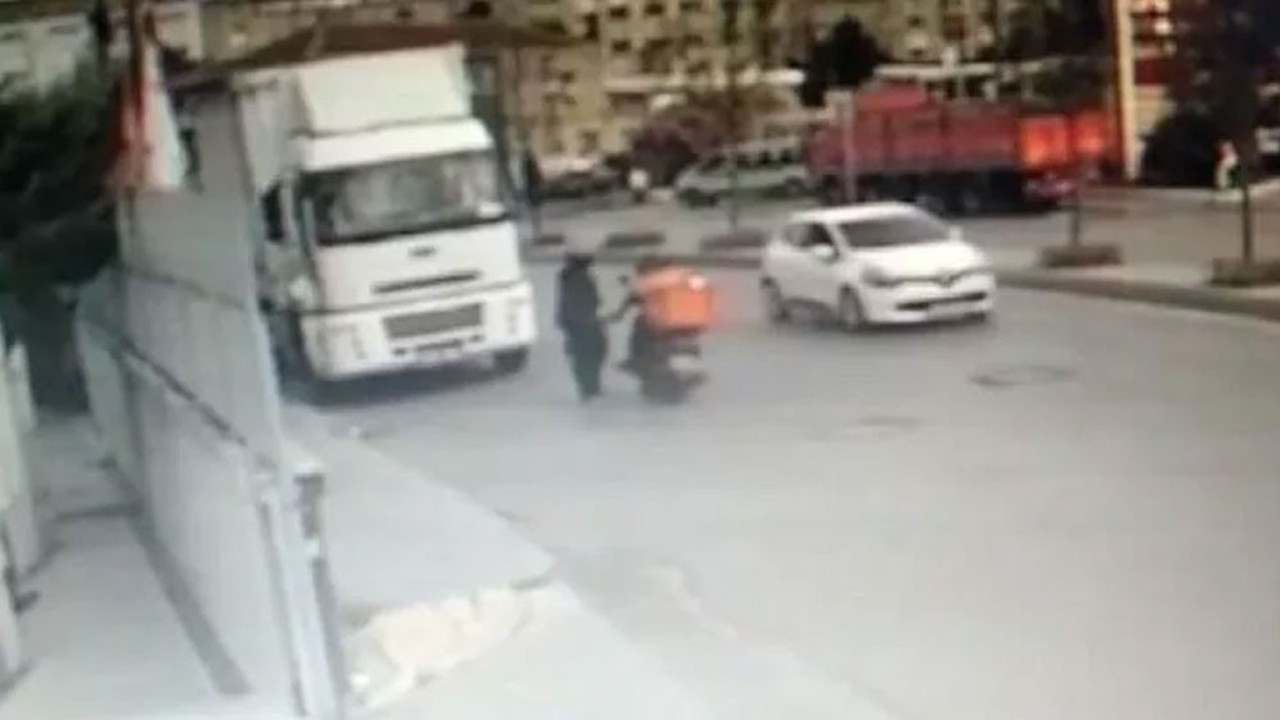 Motokurye, minibüs bekleyen kadını taciz etti