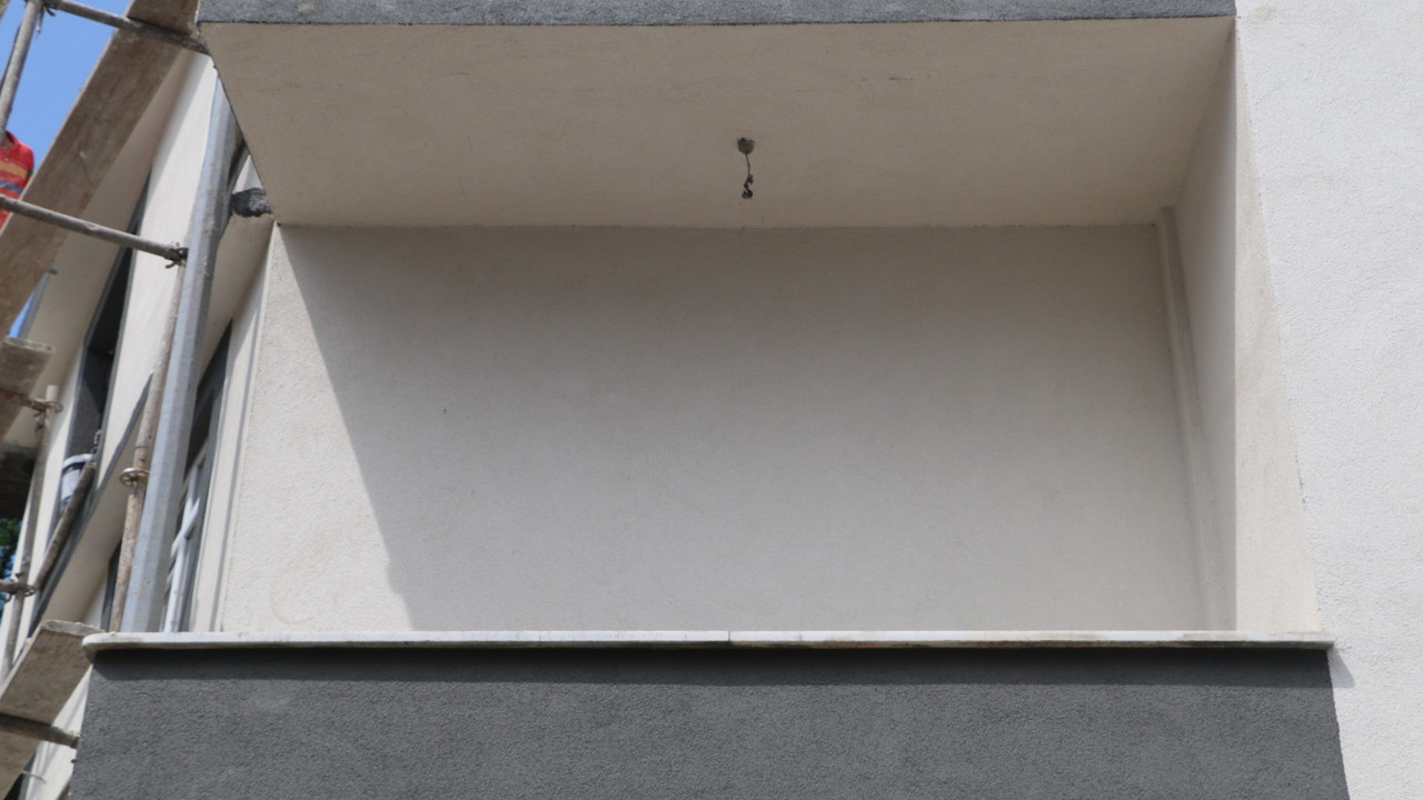 Rize'de fıkralara konu olacak apartman dairesi. Görenler donup kalıyor