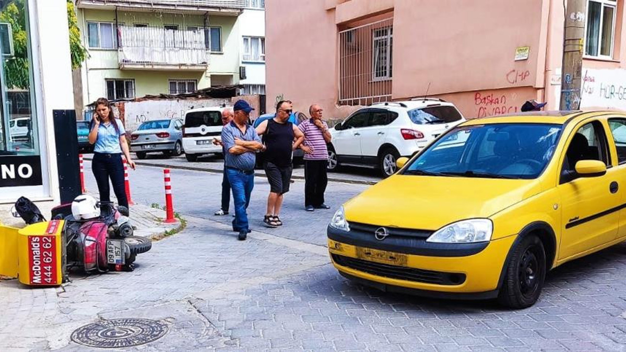 Otomobil ile motosiklet kafa kafaya çarpıştı