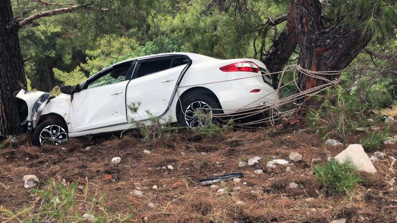 Hakimiyetini kaybeden sürücü yoldan çıktı. 6 kişi yaralı