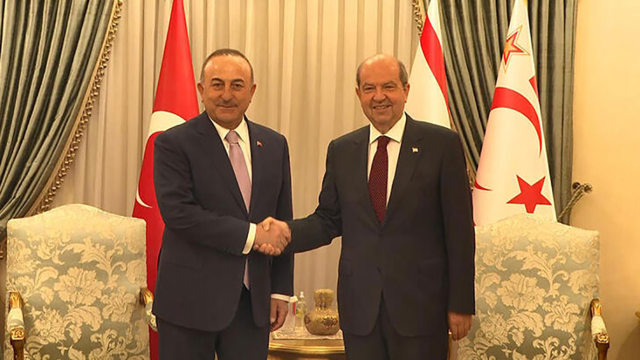 Bakan Çavuşoğlu, KKTC Cumhurbaşkanı Tatar ile görüştü