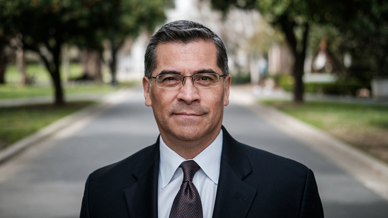 ABD Sağlık Bakanı Xavier Becerra Koronavirüs'e yakalandı