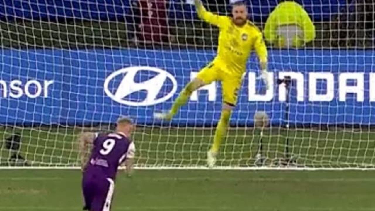 Avustralyalı kaleci dans ederek penaltı kurtardı, ülkesini Dünya Kupasına taşıdı