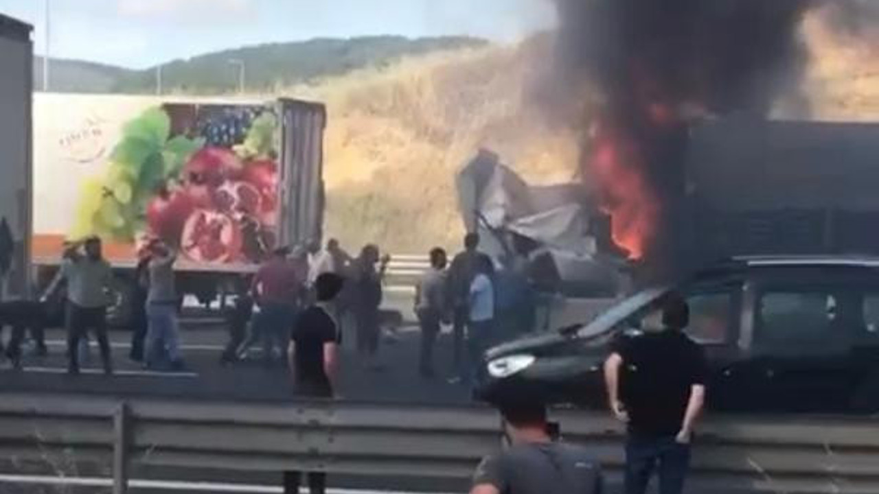 Öndeki tıra tüm hızıyla çarptı. Tır yandı. Şoför hayatını kaybetti